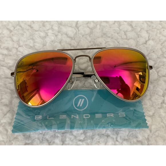 Blenders Accessories - NWOT Blenders Unisex Sedona Sunset A Series Polarized Sunglasses, Aviator style